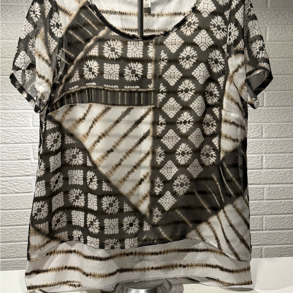 Dana Buchman Tan and‎ White Graphic Boxy Blouse